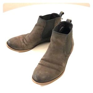Worn in look chelsea boots